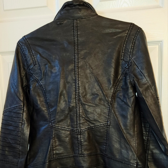 Hollister faux leather jacket in a women's size medium - Picture 3 of 4